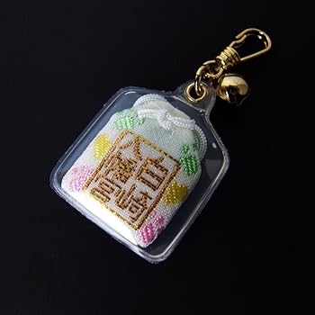 タイ　お守り　肉食獣の牙　お守り かわいいペットちゃんのお守り 肉球 キラキララインストーン入り